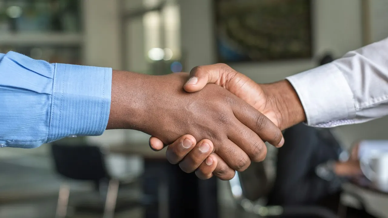 Accueil cordial et écoute attentive lors des échanges avec les acteurs locaux